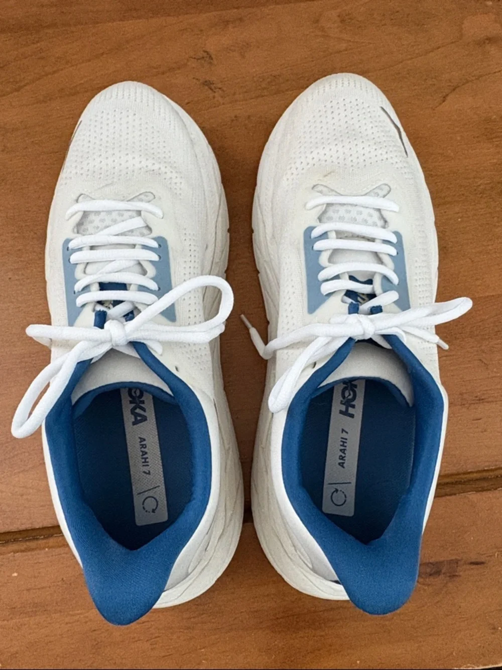 Hoka Arahi 7 White and Blue Running Shoe Size 9.5